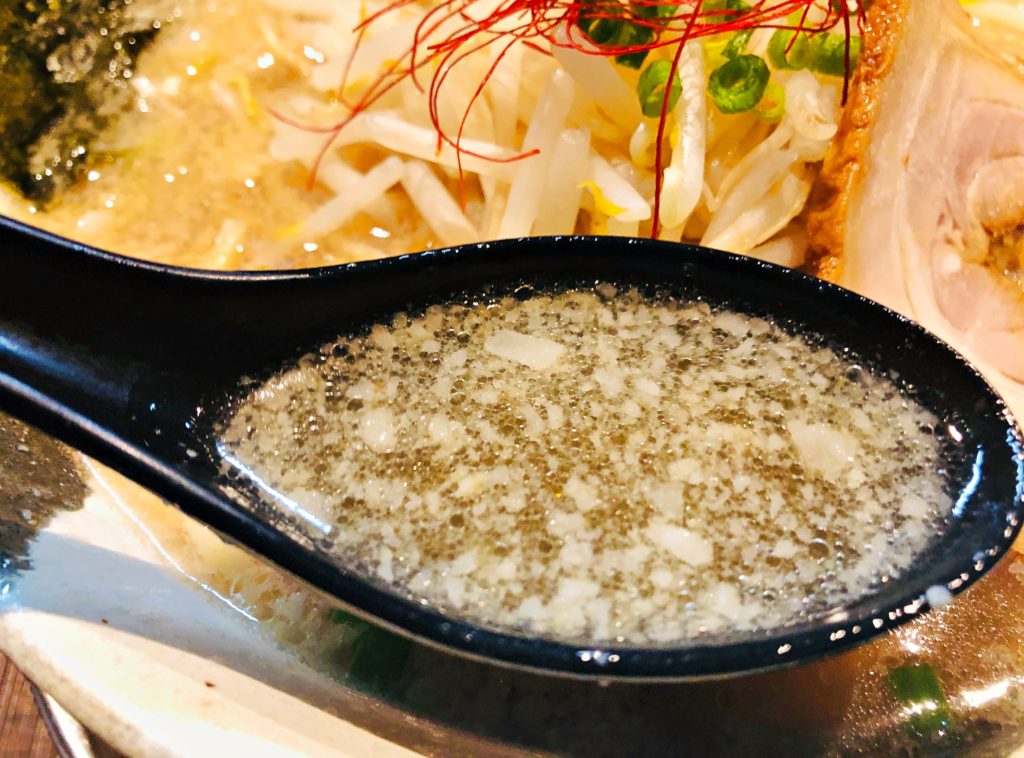 麺屋　しゃがら　新潟駅　ラーメン　スープ