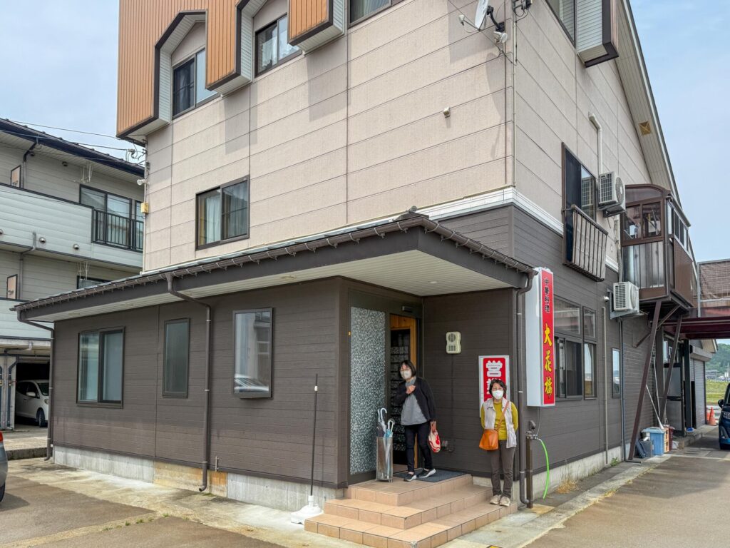 南魚沼市六日町にある町中華『大花楼』の外観。住宅街に溶け込む隠れた名店