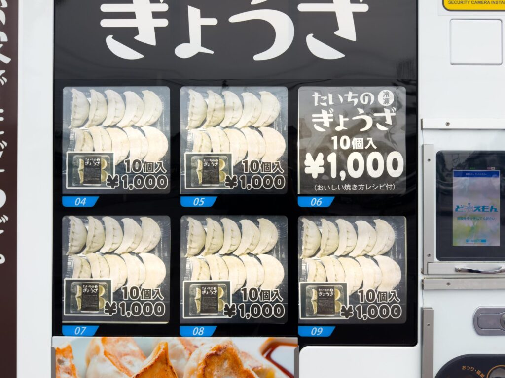 たいち蓮潟店の冷凍ギョーザ自販機。10個入り1,000円で販売
